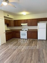 11 N Central Ave in Umatilla, FL - Foto de edificio - Building Photo