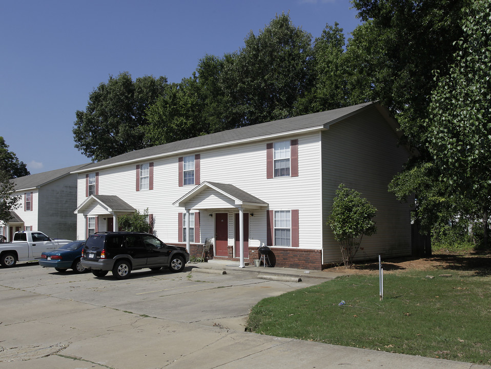 807 W Elm St in Cabot, AR - Foto de edificio