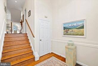 2071 Van Tuyl Pl in Falls Church, VA - Foto de edificio - Building Photo