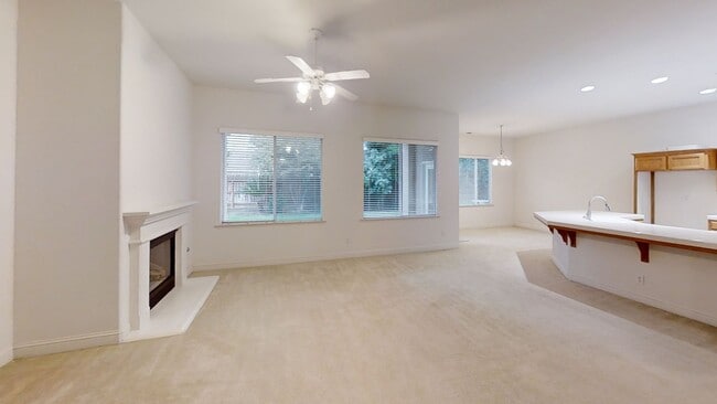 1823 N Holly Ave in Clovis, CA - Building Photo - Building Photo