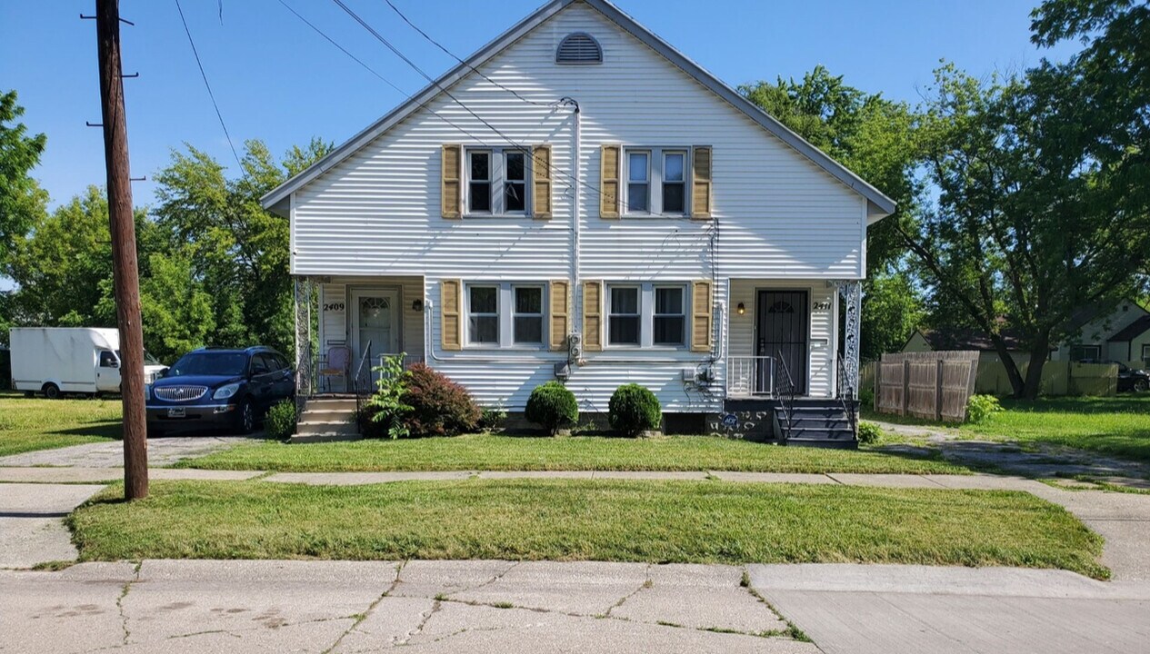 2411 Hiland St in Saginaw, MI - Building Photo