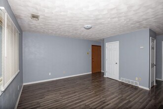 3430 Holiday Ct in Bettendorf, IA - Building Photo - Building Photo