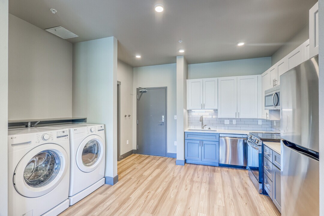 Los Altos in Aurora, CO - Building Photo