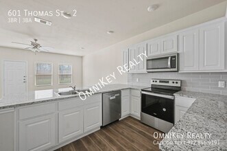 601 Thomas St-Unit -2 in Bonham, TX - Building Photo - Building Photo