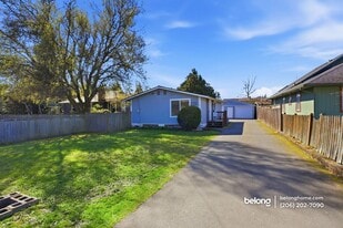 9243 Palatine Ave N in Seattle, WA - Building Photo