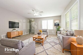 8000 E 87th St in Raytown, MO - Building Photo - Building Photo