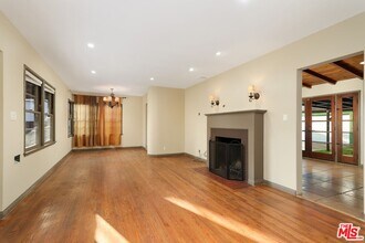 2587 S Westgate Ave in Los Angeles, CA - Building Photo - Building Photo