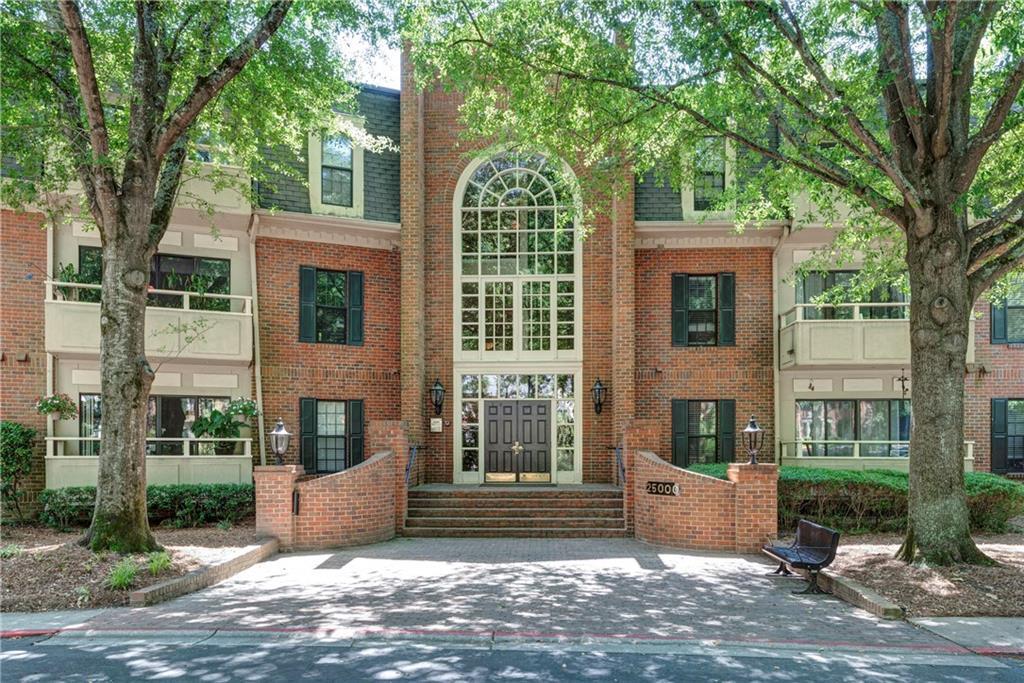 25309 Plantation Dr NE in Atlanta, GA - Building Photo
