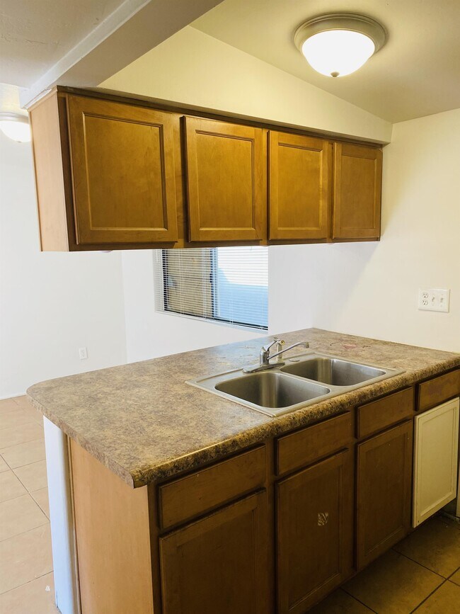 1662 N Beverly Ave, Unit 1662 in Tucson, AZ - Building Photo - Building Photo
