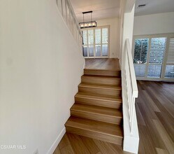 21801 Burbank Blvd in Los Angeles, CA - Foto de edificio - Building Photo