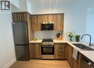 25 Wellington St S in Kitchener, ON - Building Photo - Building Photo