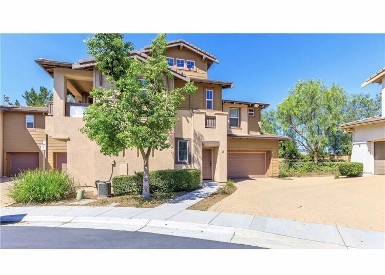24685 Ridgewalk St-Unit -2 in Murrieta, CA - Foto de edificio