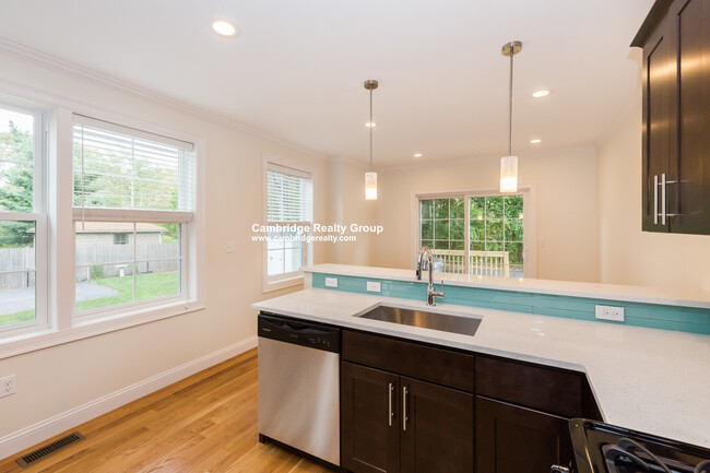 217 Arlington St, Unit 1 in Medford, MA - Building Photo - Building Photo