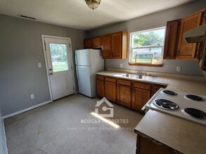 1726 Greenwood Dr in Anderson, IN - Foto de edificio - Building Photo