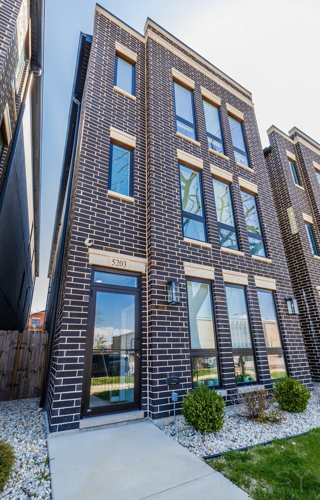 5201 S Wabash Ave in Chicago, IL - Building Photo - Building Photo