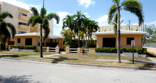 221-223 Antiquera Ave in Coral Gables, FL - Building Photo - Building Photo