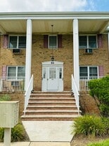 84 Manchester Ct in Freehold, NJ - Building Photo