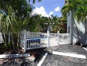 417 NE 17th Ave in Fort Lauderdale, FL - Building Photo - Building Photo