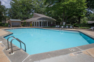 Chimneys Apartments in Charlotte, NC - Building Photo - Building Photo