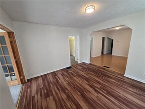 30 Hickory St in Rochester, NY - Building Photo - Building Photo