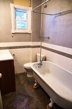 1303 E Hennepin Ave in Minneapolis, MN - Building Photo - Building Photo