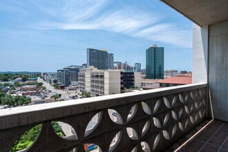 1801 Lavaca St, Unit 8B in Austin, TX - Building Photo - Building Photo