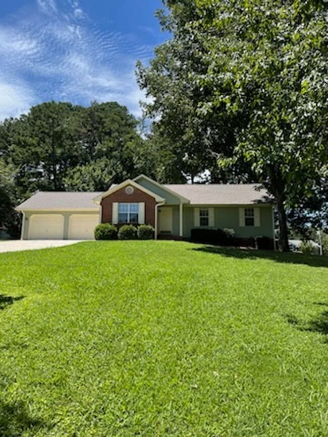 property at 142 Ashlin Woods Dr NE