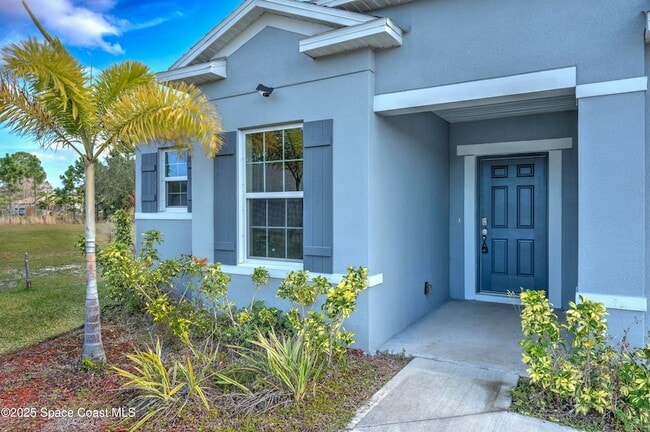 property at 516 Alminar Ave SE