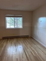 18 Smithwheel Rd, Unit 10 in Old Orchard Beach, ME - Building Photo