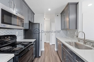 675 Newbury Ln, Unit 241 in Hayward, CA - Foto de edificio - Building Photo