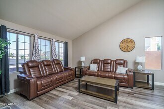 6615 N 89th Ave in Glendale, AZ - Foto de edificio - Building Photo