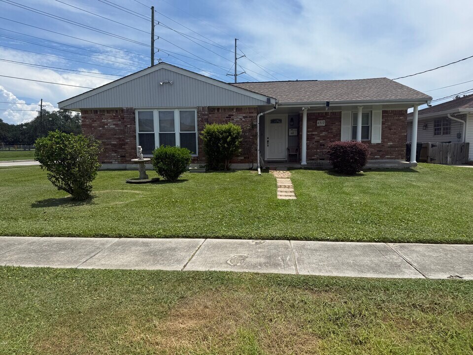 4317 Green Acres Rd in Metairie, LA - Foto de edificio