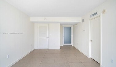 910 West Ave, Unit 0303 in Miami Beach, FL - Building Photo - Building Photo
