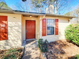 2750 Northwood Ct in Marietta, GA - Building Photo