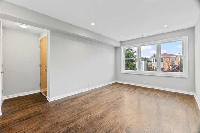 2553 W Summerdale Ave, Unit 2E in Chicago, IL - Building Photo - Building Photo