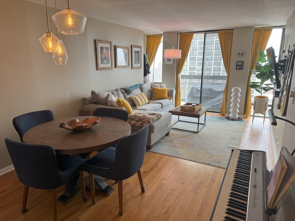 1660 N La Salle Dr, Unit 1606 in Chicago, IL - Building Photo