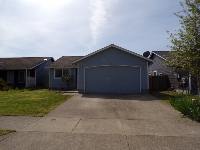 3250 SE Harvard Ave in Albany, OR - Building Photo