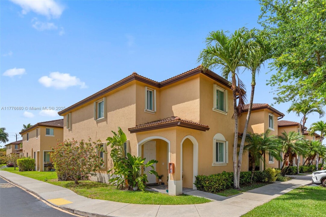 12030 SW 268th St in Homestead, FL - Building Photo