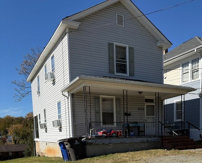 property at 1412 W 4th St