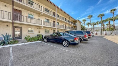 2220 Stickney Point Rd in Sarasota, FL - Building Photo - Building Photo