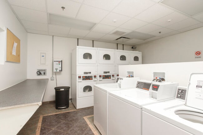 Diversey Limited Partnership in Chicago, IL - Building Photo - Building Photo