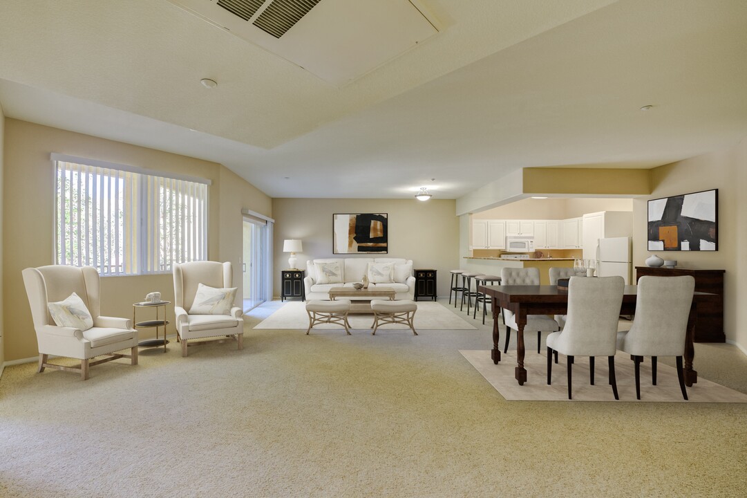 Tesoro Senior Apartments in Porter Ranch, CA - Foto de edificio