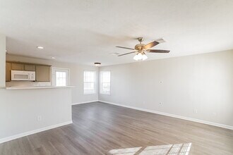 324 Sarna Dr in La Vergne, TN - Building Photo - Building Photo