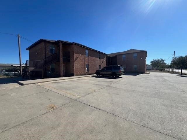 1001 E Travis St in Laredo, TX - Foto de edificio