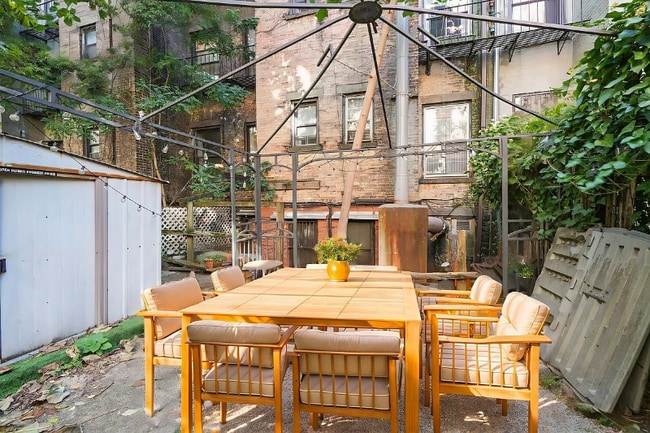 323A E 89th St