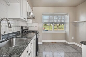 8324 Mountain Ash Way, Unit 30-408 in Gaithersburg, MD - Building Photo - Building Photo