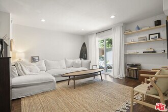 27462 Country Glen Rd in Agoura Hills, CA - Foto de edificio - Building Photo