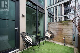 8-318 Dovercourt Rd in Toronto, ON - Building Photo - Building Photo