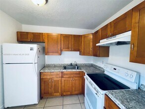 825 NW 46th Ave in Plantation, FL - Building Photo - Building Photo