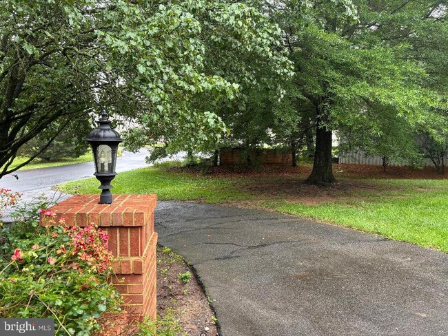 1066 Northfalls Ct in Great Falls, VA - Building Photo - Building Photo